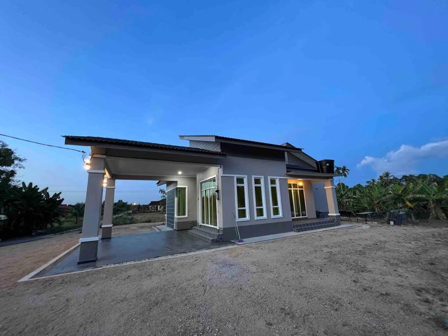 Majestic Homestay - Pasir Puteh Extérieur photo