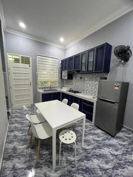 Majestic Homestay - Pasir Puteh Extérieur photo