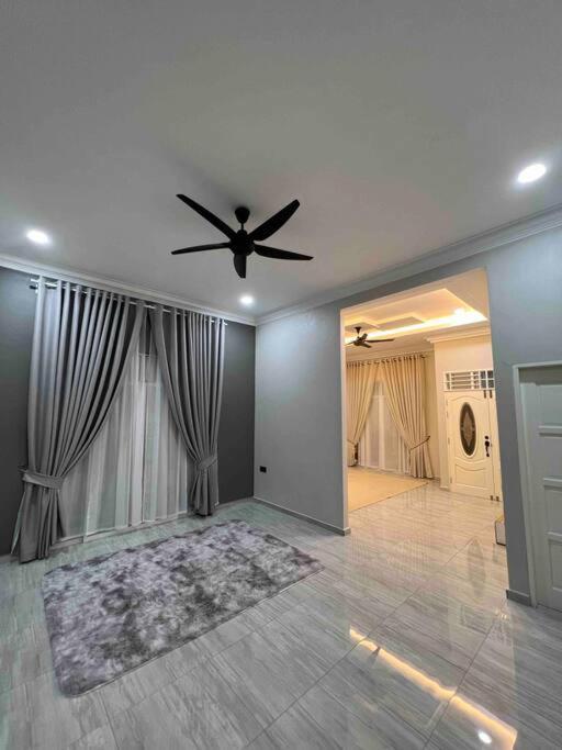Majestic Homestay - Pasir Puteh Extérieur photo